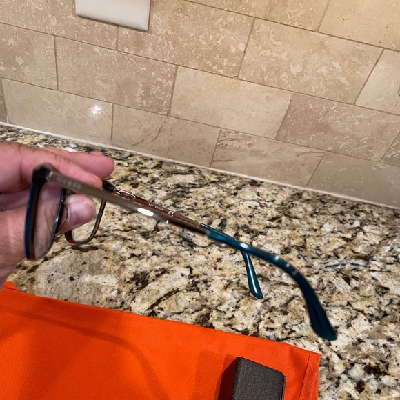 Guess prescription glasses. - Picture 8 of 8